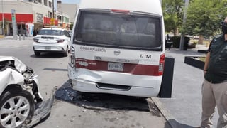 Los daños materiales fueron estimados en 80 mil pesos y el conductor del automóvil Toyota Camry, quedó detenido. (EL SIGLO DE TORREÓN)