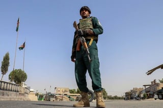 Los talibanes se han hecho con el control en una semana de la mitad de las 34 capitales de provincia afganas, cinco de ellas desde anoche, en una imparable ofensiva cuyo único objetivo es, según el Gobierno afgano, lograr la caída de Kabul. (ARCHIVO) 
