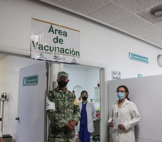 “No vacunarse aumenta el riesgo de contagio, la mayoría de las personas hospitalizadas no están vacunadas, el riesgo es inminente para la población joven”, hizo énfasis.
