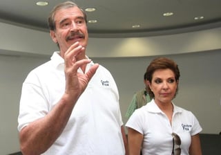 Vicente Fox y su esposa Marta Sahagún regresaron a su rancho después de una semana de permanecer hospitalizados por haber dado positivo a COVID-19. La pareja fue dada de alta por especialistas del Hospital Ángeles, a donde ingresaron el viernes pasado. (ARCHIVO)