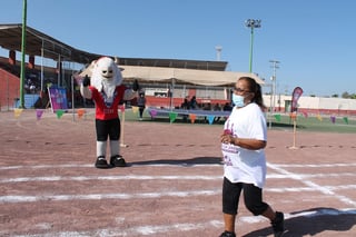 Este viernes, en las instalaciones del estadio municipal de béisbol; Horacio Piña García, el Sistema Municipal para el Desarrollo Integral de la Familia (DIF) celebró la edición 2021 de las Olimpiadas de Atletismo del Adulto Mayor, en la cual se tuvo la participación de más de 50 competidores de cuatro delegaciones locales. (FACEBOOK)
