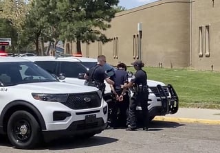 La policía de Albuquerque, detuvo el viernes a un estudiante bajo sospechas de abrir fuego en la Escuela Secundaria Washington y privar de la vida a uno de sus compañeros (ESPECIAL) 