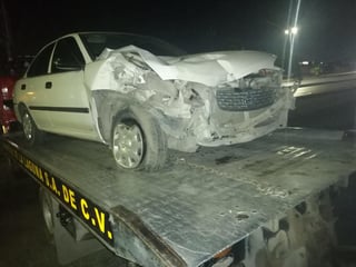 Un sexagenario impactó el vehículo que conducía contra la caja de un tráiler que se encontraba estacionado en una gasolinera ubicada en la Ciudad Industrial de Torreón. (EL SIGLO DE TORREÓN)