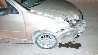 La noche del sábado se registró un accidente vial en el municipio de San Pedro Coahuila que dejó como saldo solo daños materiales. (EL SIGLO DE TORREÓN)