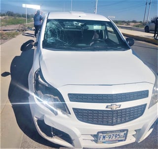 Fue atropellado por el conductor de una camioneta de la marca Chevrolet, línea Tornado, en color blanca, modelo 2015 y placas de circulación del estado de Durango, mismo que tras el impacto bajo de la unidad y huyó, dejando la unidad abandonada. (EL SIGLO DE TORREÓN)