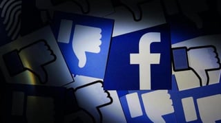 La red social Facebook señaló que no permitirá ningún tipo de contenido que apoye a los talibanes, al considerar a la organización como terrorista, misma medida que tomará en sus plataformas hermanas Instagram y WhatsApp (ESPECIAL)  