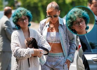 A través de portales de espectáculos surgieron esta semana algunas fotografías de paparazzi tomadas a Jennifer Lopez y a su hija  Emme Maribel Muñiz en las calles de Los Ángeles, California.