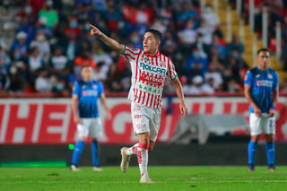 Las Águilas del América del entrenador Santiago Solari derrotaron al Juárez FC y se confirmaron como líderes del Apertura mexicano, mientras el joven Alejandro Zendejas, de Necaxa, encabeza a los goleadores, al concluir este miércoles la quinta jornada. (JAM MEDIA)