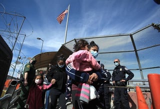 Casi dos de cada tres de los nuevos mexicanos deportados por Estados Unidos de 2020 a la fecha habían migrado por 'oportunidades económicas', reveló este jueves la Organización Internacional para las Migraciones (OIM). (ARCHIVO) 

