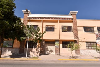 Adultos Mayores de Torreón saturaron la mesa de registro que instaló este jueves el Gobierno federal en la escuela primaria Centenario de la colonia Centro para la incorporación a la Pensión del Bienestar de las Personas Adultas Mayores de 65 años de edad. (ARCHIVO)