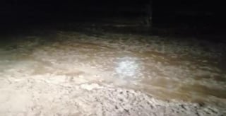 Continúan las lluvias en el estado de Zacatecas, por lo que de nueva cuenta el lecho del río Aguanaval registra escurrimientos, desde las primeras horas de este viernes
(EL SIGLO DE TORREÓN)