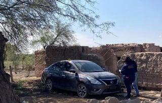 Un vehículo que fue robado en el exterior de un restaurante en el municipio de San Pedro, fue localizado horas más tarde abandonado en la zona rural de la ciudad. (EL SIGLO DE TORREÓN)