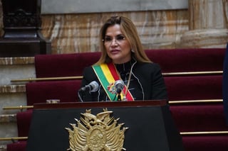 El Gobierno de Bolivia negó este domingo que se estén vulnerando los derechos de la expresidenta transitoria Jeanine Áñez, quien se 'autolesionó' en prisión, y ratificó que ella se encuentra 'estable' y que existe coordinación con la familia para su recuperación. (ARCHIVO) 