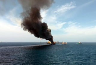 Este domingo, Pemex había informado solamente de cinco lesionados tras el incendio en la plataforma petrolera, una cifra que ahora tanto la compañía estatal como el mandatario actualizaron.
(EFE)