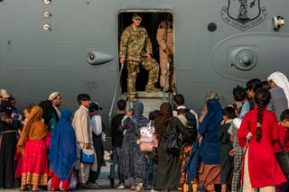 El Pentágono indicó este martes que sigue considerando el 31 de agosto como fecha máxima para culminar la salida de sus tropas y la evacuación de los estadounidenses y sus colaboradores afganos de Afganistán. (ARCHIVO) 
