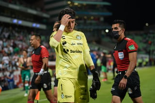 El portero titular de los Guerreros del Santos Laguna, Carlos Acevedo, estará fuera de circulación durante un lapso aproximado de seis semanas, según informó el club albiverde mediante su reporte de lesionados. (ARCHIVO)
