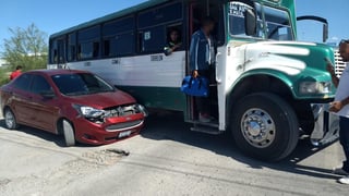 El choque ocurrió la tarde del lunes sobre el bulevar Ejército Mexicano, en los carriles de circulación que dejen de Gómez Palacio a Lerdo, justo a un costado del puente vehicular Centenario.
(EL SIGLO DE TORREÓN)