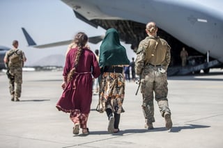 El presidente del Consejo Europeo, Charles Michel, instó este martes a Estados Unidos a mantenerse en el aeropuerto de Kabul tanto tiempo como duren las operaciones de evacuación y a garantizar un acceso 'justo' al recinto. (ARCHIVO) 
