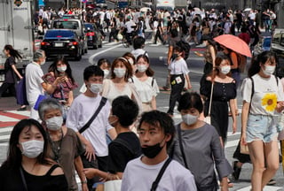 El primer ministro de Japón, Yoshihide Suga, afirmó que esta decisión se debe 'al alto nivel de contagios' y a la 'difícil situación del sistema sanitario', durante su intervención en una reunión con el grupo de trabajo del Ejecutivo para la pandemia.
(EFE)