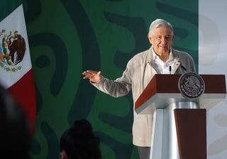 López Obrador reclamó que 'todo es ambición, todo es dinero, todo es lucro', por lo que llamó a cambiar estas actitudes. (EFE)