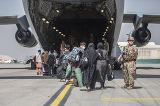 Desde que el Talibán capturó Kabul el 14 de agosto, se ha evacuado a más de 70,000 personas de Afganistán, en el mayor puente aéreo de la historia de Estados Unidos. (ARCHIVO) 