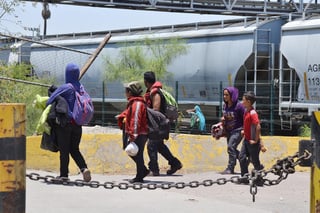 Han hecho un llamados a los migrantes para que se abstengan de intentar cruzar al vecino país del norte. (ARCHIVO)