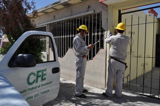 La mañana de este miércoles 25 de agosto, sujetos supuestamente identificados como trabajadores de la Comisión Federal de Electricidad (CFE), robaron un despacho contable de la zona Centro de la ciudad de Torreón. (ARCHIVO)