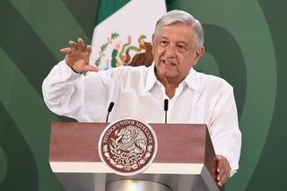 López Obrador explicó que el bloqueo de la CNTE le impidió llegar incluso a la reunión de seguridad.