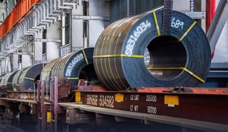 La gigante de Monclova actualmente produce 180 mil toneladas de acero líquido, pero su capacidad comprobada es de 300 mil y proyecta alcanzar el próximo mes una meta de 200 mil.

