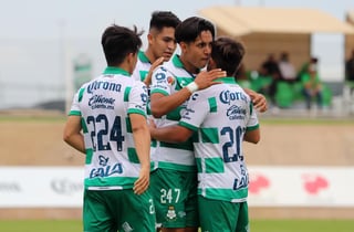 La filial Sub-20 de Santos Laguna, sumó su segunda victoria consecutiva en el Territorio Santos Modelo (TSM), luego de superar 3-1 al FC Juárez, en partido de la jornada 7 que se jugó este domingo en la cancha 5 del complejo albiverde. (ARCHIVO) 
