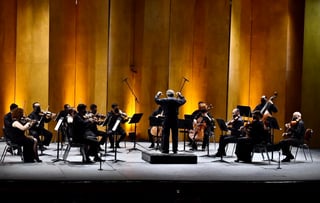 La Camerata de Coahuila volverá a ofrecer un par de conciertos gratuitos en el Teatro Isauro Martínez (TIM). (ARCHIVO)