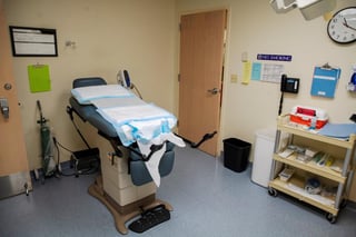 Una polémica ley que prohíbe el aborto a las seis semanas de gestación entró en vigor este miércoles en Texas (EUA) después de que el Tribunal Supremo del país no se pronunciara sobre una solicitud de urgencia presentada por clínicas en ese estado para bloquearla. (ARCHIVO) 
