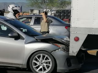En uno de los percances vales participó un automóvil Mazda, color gris, mismo que se impactó en la parte trasera de un camión de carga en color blanco.
(EL SIGLO DE TORREÓN)