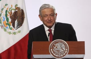 López Obrador puntualizó que hoy miércoles, el Banco de México informó que por remesas, en julio se alcanzaron los 4 mil 540 millones de dólares.
(EFE)