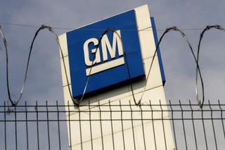 General Motors, detendrá la producción en ocho de sus plantas durante las próximas dos semanas, incluidas las dos que fabrican su modelo más vendido: la Chevrolet Silverado. (ARCHIVO)