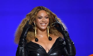 Cantante, compositora, modelo, empresaria y una de las divas más aclamadas del pop internacional y del R&B. Beyoncé cumple 40 años este sábado, 4 de septiembre, convertida en un icono que trasciende la esfera musical y en un momento de expansión profesional.  (ARCHIVO) 
