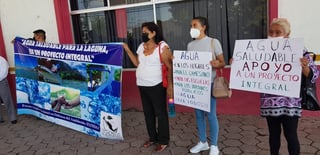 Se manifestaron integrantes del Frente en Conagua para pedir que la dependencia deje de lavarse las manos de la sobreexplotación.
