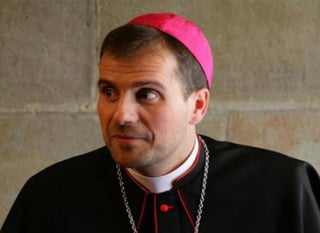 En 2010 Novell se convirtió en el obispo más joven de su país. (INTERNET)