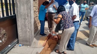 Por tercer día se vivió un caos en las sedes de Torreón, a las que acudieron adultos mayores para recoger los 3 mil 100 pesos del bimestre septiembre-octubre del beneficio de Bienestar que entrega el Gobierno federal. (ARCHIVO) 
