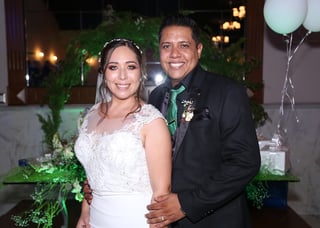 Los recién casados, Rosa Isela Pérez Frausto y Michel Alonso Leyva Reveles. (ÉRICK SOTOMAYOR)
