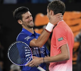 Ante Daniil Medvedev, Novak Djokovic (i) buscará ganar los cuatro Grand Slam en un año por primera vez desde 1969. (ARCHIVO)