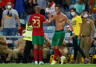 Dieta de Cristiano Ronaldo genera reacción de sus compañeros en el Manchester United. (ARCHIVO)