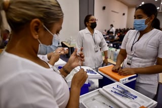 Riquelme pidió a la población a aplicarse la vacuna anti-COVID para reducir el riesgo de muerte.