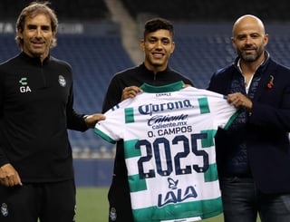El Club Santos Laguna dio a conocer la renovación del contrato de su canterano Omar Campos, quien extendió su vínculo con el equipo albiverde, hasta el año 2025. (ESPECIAL)