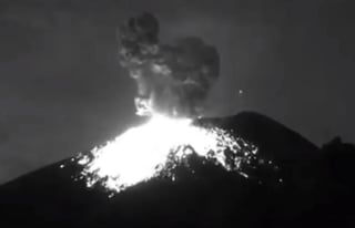 El Popocatépetl ha presentado 30 exhalaciones, 379 minutos de tremor y 3 explosiones. (ESPECIAL)