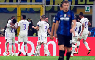 Un gol en el minuto 89 del brasileño Rodrygo Goes a pase del francés Eduardo Camavinga derribó este miércoles el muro defensivo del Inter de Milán. (EFE)

