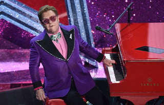 El músico británico Elton John anunció este jueves que las fechas de los conciertos incluidos en su gira europea y por el Reino Unido para este año, 'Farewell Yellow Brick Road', han sido pospuestos a 2023. (AP)
