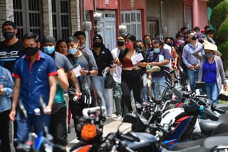 A partir del lunes 20 de septiembre el Estado de México pasará a semáforo amarillo luego de una disminución en el ritmo de contagios por COVID-19, así como los hospitalizados, dijo el gobernador Alfredo del Mazo Maza. (ARCHIVO) 
