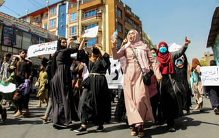 Los talibanes disolvieron hoy oficialmente el ministerio afgano para Asuntos de la Mujer, y en su lugar crearon el ministerio para la Propagación de la Virtud y la Prevención del Vicio, que se encargará de la rígida implementación de las normas islámicas y a cuyo frente estará Mohamad Khalid. (ARCHIVO)