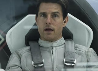 Tom Cruise tuvo un vistazo de cómo es circundar la Tierra en una cápsula de SpaceX.